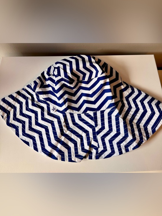 Accessories - Women’s Foldable Travel Navy and White Chevron Sun Hat Beach Pool